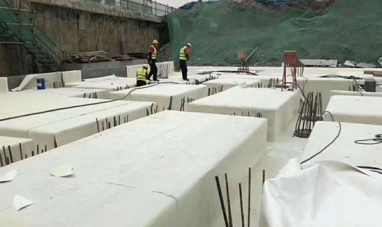 大面空铺卷材